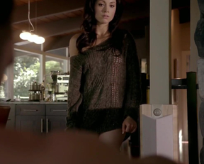 Leah Gibson sex scene - Rogue S01e03