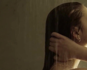 Stefanie Scott nude - I.T.