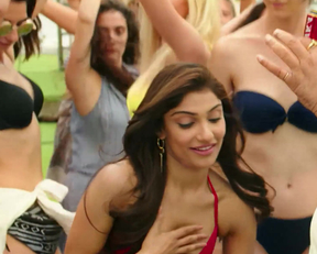 Ishita Raj sexy - Sonu Ke Titu Ki Sweety