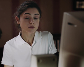 Natalia Dyer In 'YES, GOD, YES' - Film nackt