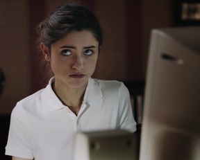 Natalia Dyer In 'YES, GOD, YES' - Film nackt