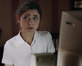 Natalia Dyer In 'YES, GOD, YES' - Film nackt