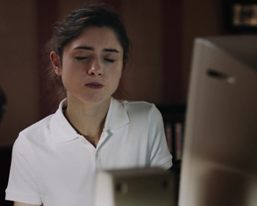 Natalia Dyer In 'YES, GOD, YES' - Film nackt