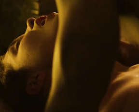 Florence Pugh nude - Outlaw King