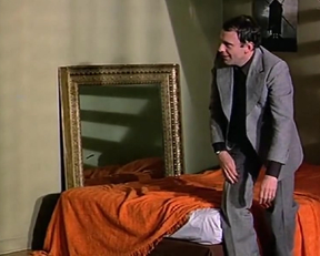 Catherine Deneuve nude - L'Agression