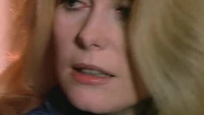 Catherine Deneuve nude - L'Agression