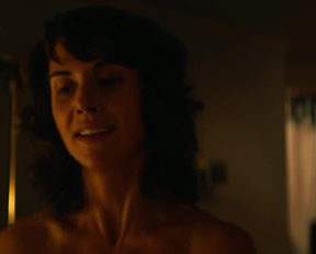 Alison Brie nude - Glow