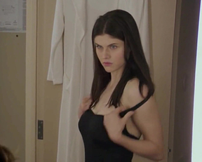 Alexandra Daddario sexy - The Layover