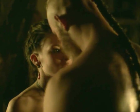 Josefin Asplund nackt - Vikings