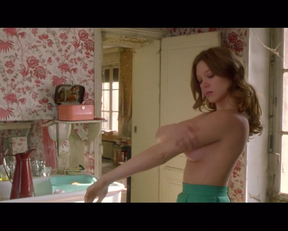 Lea Seydoux nude - Casual French Plot-Roses A Credit