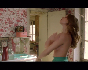 Lea Seydoux nude - Casual French Plot-Roses A Credit