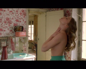 Lea Seydoux nude - Casual French Plot-Roses A Credit