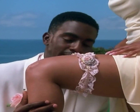 Tyra Banks - Love Stinks