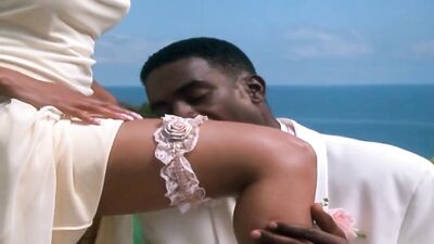 Tyra Banks - Love Stinks