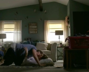 Lauren Lapkus nude - Crashing S01E01