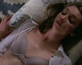 Lauren Lapkus nude - Crashing S01E01