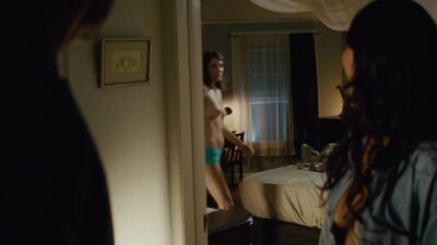 Olivia Munn, Nicole Moore - The Babymakers