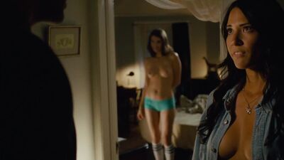 Olivia Munn, Nicole Moore - The Babymakers