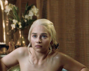 Emilia Clarke nackt - Game Of Thrones
