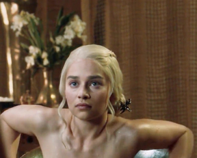Emilia Clarke nackt - Game Of Thrones