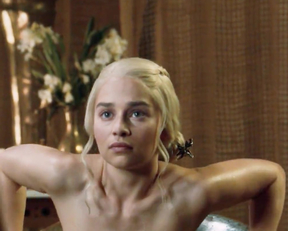 Emilia Clarke nackt - Game Of Thrones
