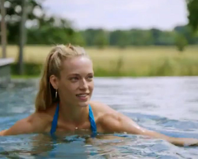 Hannah Ferguson - On The Show Model Squad