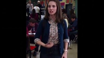 Alison Brie nude - Pseudo-handjob