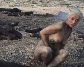 Emilia Clarke naked - Game Of Thrones