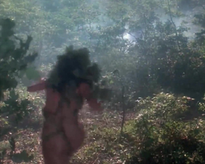 I Don't Ragret Seeing Julia Louis-Dreyfus Half Naked In "Troll" - Film nackt