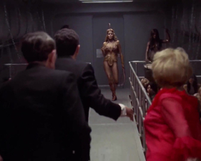 Raquel Welch And Friends - The Magic Christian - Film nackt