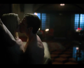 Kristin Lehman In Altered Carbon - Film nackt