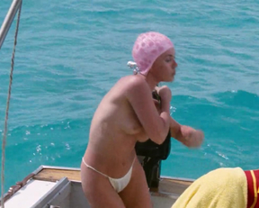 Auretta Gay - Zombie - Film nackt