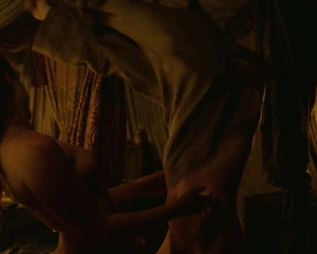 Florence Pugh: Outlaw King, Part One. - Film nackt