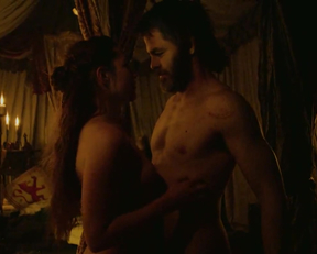 Florence Pugh: Outlaw King, Part One. - Film nackt