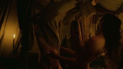 Florence Pugh: Outlaw King, Part One. - Film nackt