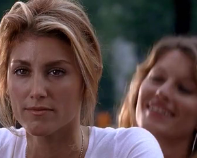 Gisele Bündchen "frisks" Jennifer Esposito In 'Taxi' - Film nackt