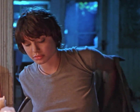 A 21 Year Old Angelina Jolie Revealing Her Perfect Breasts In 'Foxfire' - Film nackt