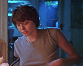 A 21 Year Old Angelina Jolie Revealing Her Perfect Breasts In 'Foxfire' - Film nackt