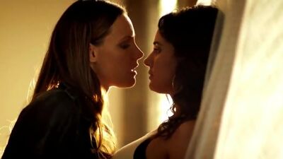 Emmanuelle Chriqui  KaDee Strickland - Shut Eye - Film nackt