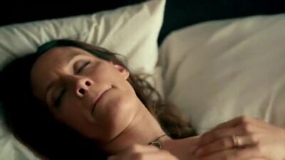 Emmanuelle Chriqui  KaDee Strickland - Shut Eye - Film nackt
