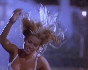 Carmen Electra In Scary Movie - Film nackt