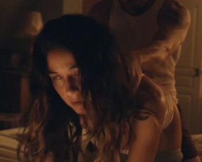 Emmanuelle Chriqui Adding To The Plot In Hospitality - Film nackt