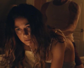 Emmanuelle Chriqui Adding To The Plot In Hospitality - Film nackt