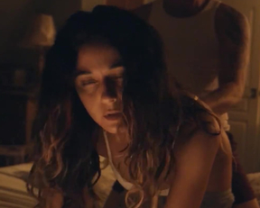 Emmanuelle Chriqui Adding To The Plot In Hospitality - Film nackt