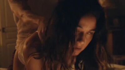 Emmanuelle Chriqui Adding To The Plot In Hospitality - Film nackt