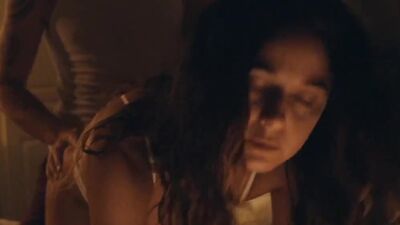 Emmanuelle Chriqui Adding To The Plot In Hospitality - Film nackt