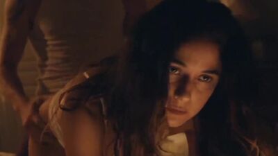 Emmanuelle Chriqui Adding To The Plot In Hospitality - Film nackt