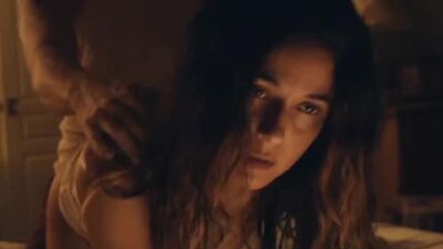 Emmanuelle Chriqui Adding To The Plot In Hospitality - Film nackt