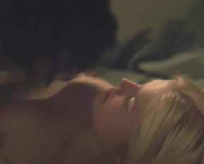 Alexandra Breckenridge And Whitney Able - Dark - Film nackt