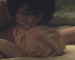 Alexandra Breckenridge And Whitney Able - Dark - Film nackt